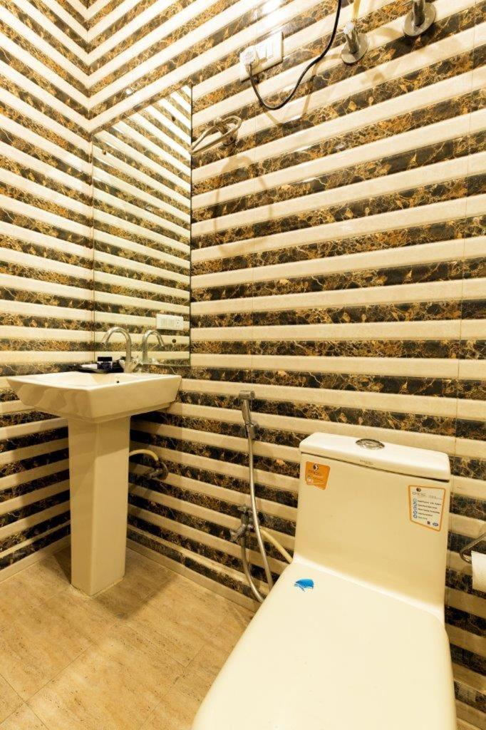 Hotel Viva Palace By Opo New Delhi Luaran gambar